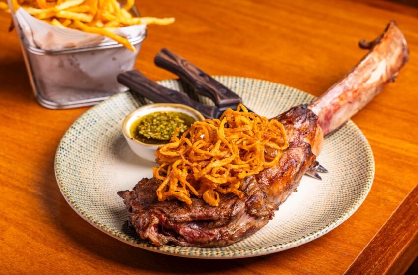 Descubra 21 lugares em São Paulo para celebrar o Dia dos Pais com menus especiais, brunchs e promoções exclusivas.