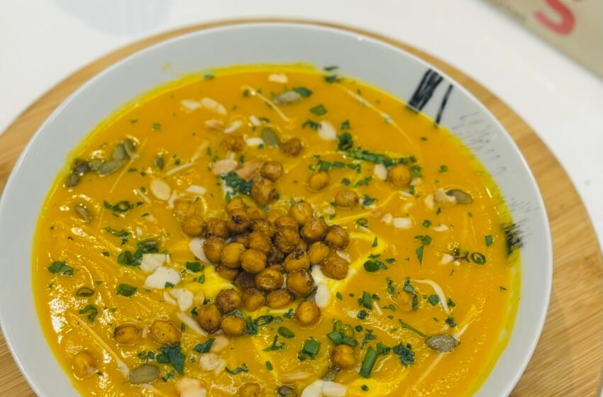  Creme de abóbora com cenoura e gengibre: o sabor que aquece e faz bem