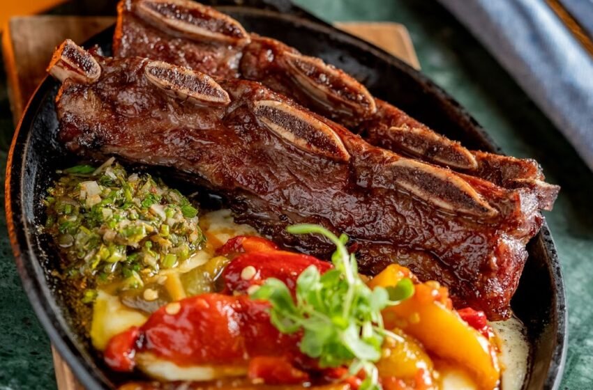 O restaurante Macáya Gastronomia comemora os 200 anos de independência do Uruguai com almoço especial, menu degustação, música ao vivo e atividades culturais em São Paulo.