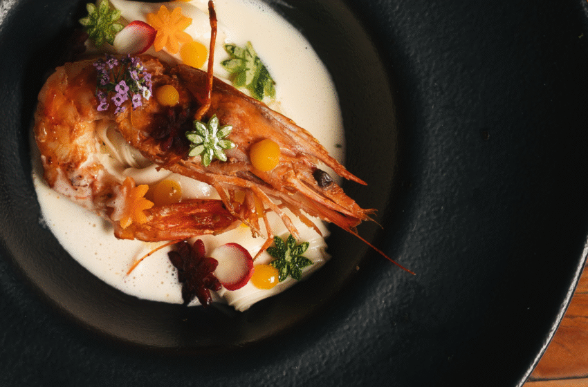 Confira restaurantes em São Paulo que trazem flores em pratos e sobremesas para celebrar a primavera com frescor, delicadeza e sofisticação.