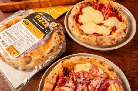 A Di Bari Mercato inaugura espaço gastronômico no Edifício Martinelli e lança pizza exclusiva Martinelli, com mortadela e limão-siciliano.