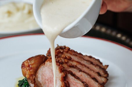 No dia 11 de novembro, a ICI Brasserie recebe o evento “Invasão do ICI Bistrô”, com menu especial assinado pelo chef Benny Novak e clássicos da culinária francesa.