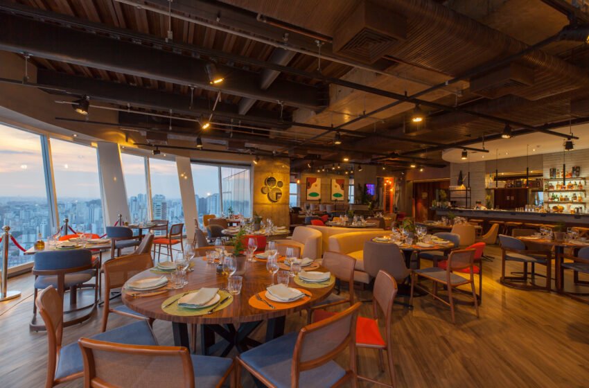 O restaurante Lassù abre reservas para seu Réveillon nas Alturas com menu exclusivo, espumante italiano e vista para os fogos de São Paulo.