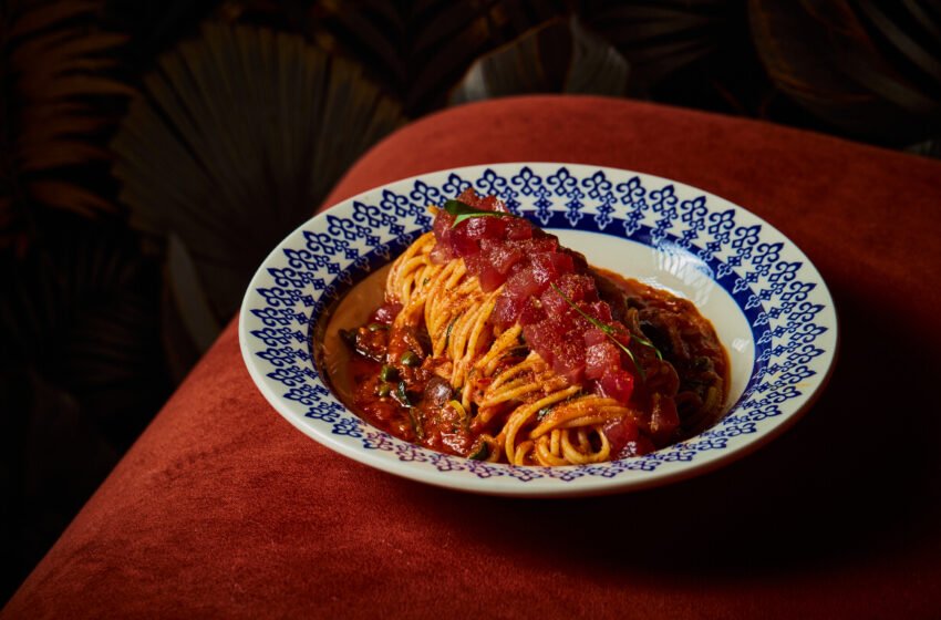 Confira 17 restaurantes em São Paulo para celebrar o Dia Mundial do Macarrão com receitas italianas, asiáticas e autorais de chefs premiados.