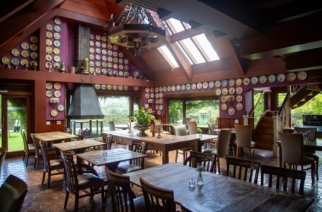 O Le Foyer, em Campos do Jordão, amplia sua carta de vinhos, conquista o prêmio “Melhores da Taça” e renova o menu inspirado na culinária franco-suíça.