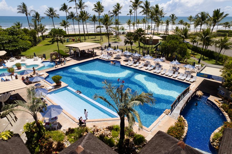 Natal e Réveillon à beira-mar com ceia, shows e programação especial no Jardim Atlântico Beach Resort, o refúgio ideal em Ilhéus para celebrar o fim de ano.