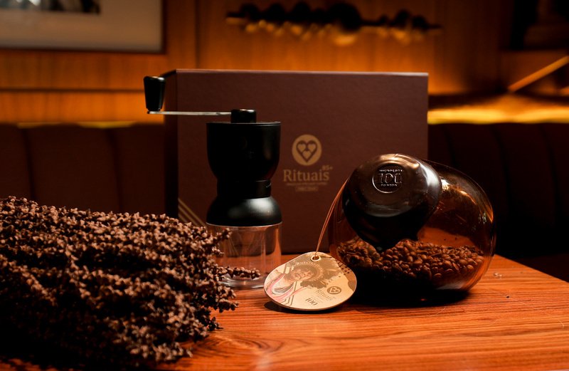 O Café Tribos 100 Pontos, da linha Rituais 85+ por 3 Corações, é o primeiro robusta amazônico a alcançar pontuação perfeita e homenageia o protagonismo indígena.