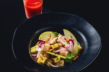 O DÉTOUR SP abre em Santa Cecília com proposta que une bar, restô, cabine de DJ, galeria e gastronomia autoral, além de curadoria musical sofisticada.