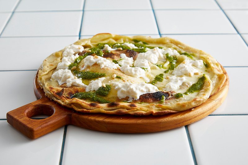 O LIDO Amici di Amici realiza o evento “Mão no Leite”, com Vito Consoli, produção ao vivo de burratas e menu especial do chef Roberto Rebaudengo.