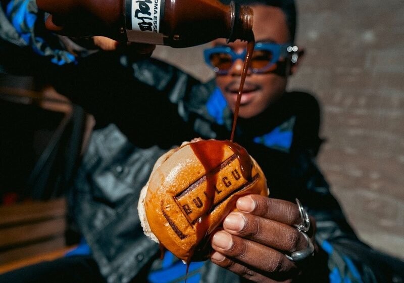  Pepsi e Bullguer lançam molho exclusivo feito com Pepsi na Black Friday