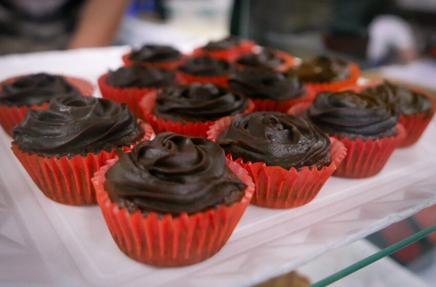 A Feira Sem Glúten São Paulo realiza edição de Natal no dia 13 de dezembro com mais de 70 expositores, oficinas e produtos sazonais seguros para quem tem restrição alimentar.