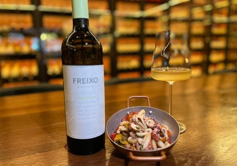 O sommelier Igor Aguiar, do Avra e Whisper, indica cinco rótulos leves e aromáticos para o verão, com harmonizações e notas técnicas para dias quentes.