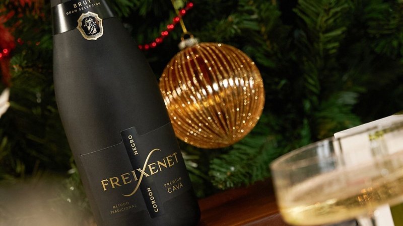 A Freixenet destaca Cava, Prosecco e espumantes sem álcool para as festas de fim de ano, oferecendo opções leves, versáteis e inclusivas para diferentes celebrações.