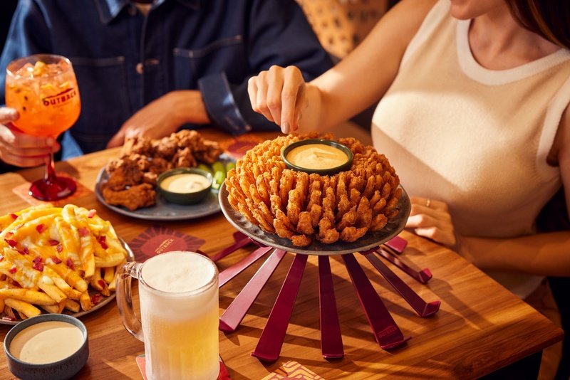  Outback transforma sua cebola gigante em sonhos realizados e celebra o Bloomin’ Day com impacto social
