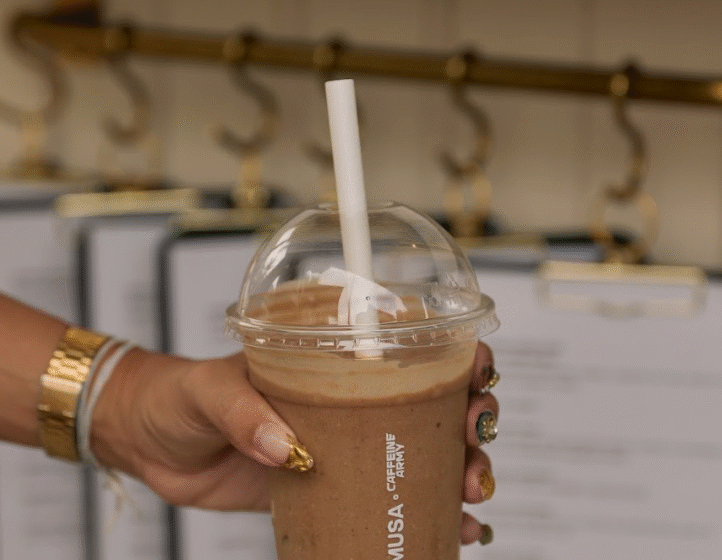  Caffeine Army lança smoothie funcional em collab com o MUSA Rio