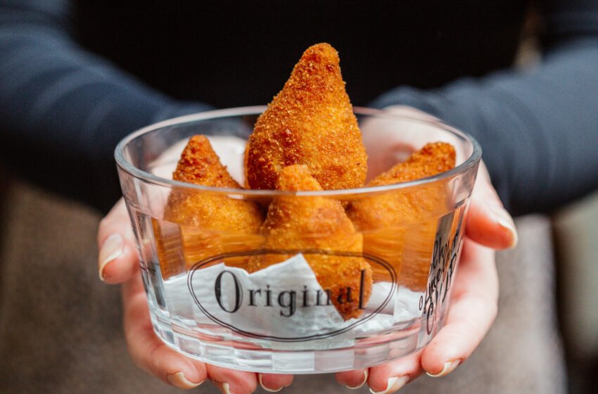  Dia da coxinha: onde comer um dos salgados mais amados do brasil em são paulo