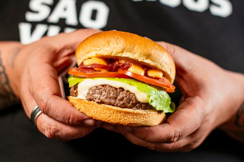  T.T. Burger terá hambúrguer grátis, molho liberado e batata frita por R$ 1 no fim de maio