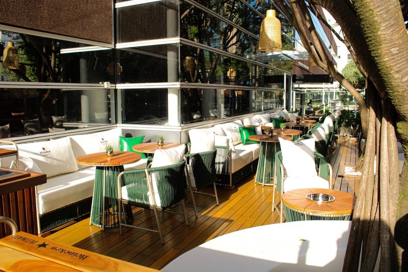  Pullman Vila Olímpia inaugura deck ao ar livre com Heineken Ultimate