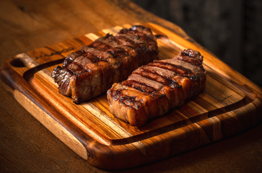  Assador celebra um ano em São Paulo com bife de chorizo maturado por 200 dias