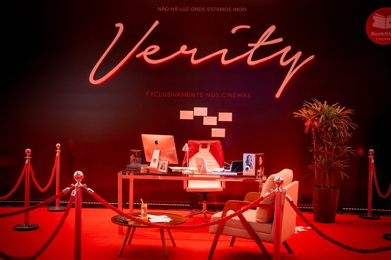  Verity ganha pré-estreia em São Paulo com Anne Hathaway e Dakota Johnson no elenco